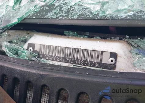 2000 Chevrolet Silverado C2500 z USA, uszkodzony, nr VIN 1GCFC24T2YE342937